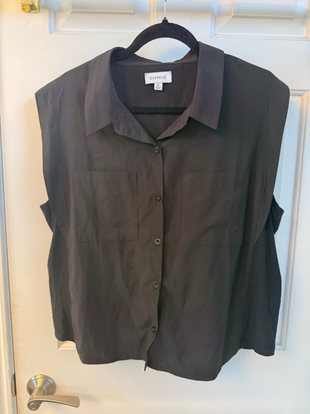 Evereve Black Sleeveless Button-Down Shirt